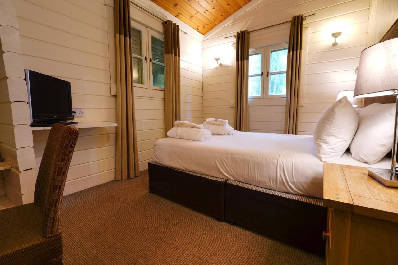 Chevin Country Park Hotel & Spa Отли Экстерьер фото